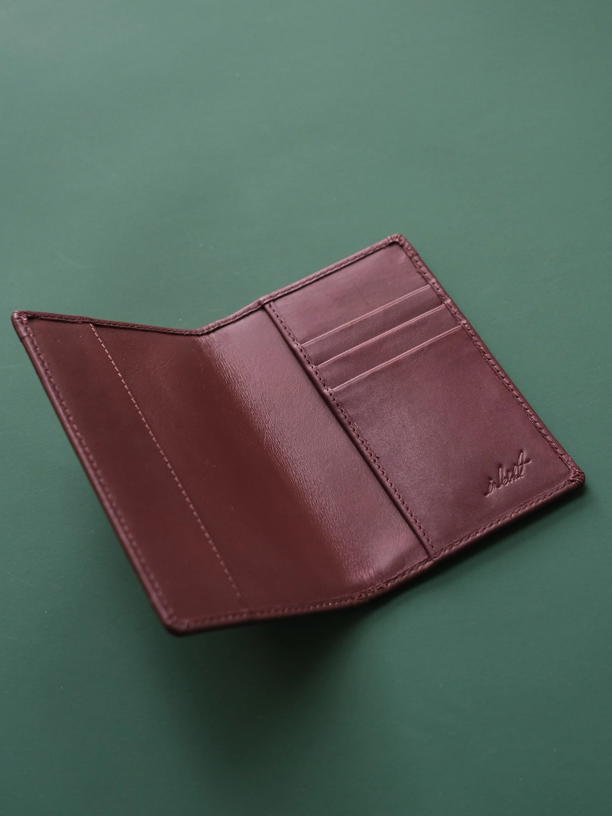 Passport case | Portrait of vase - Image 3