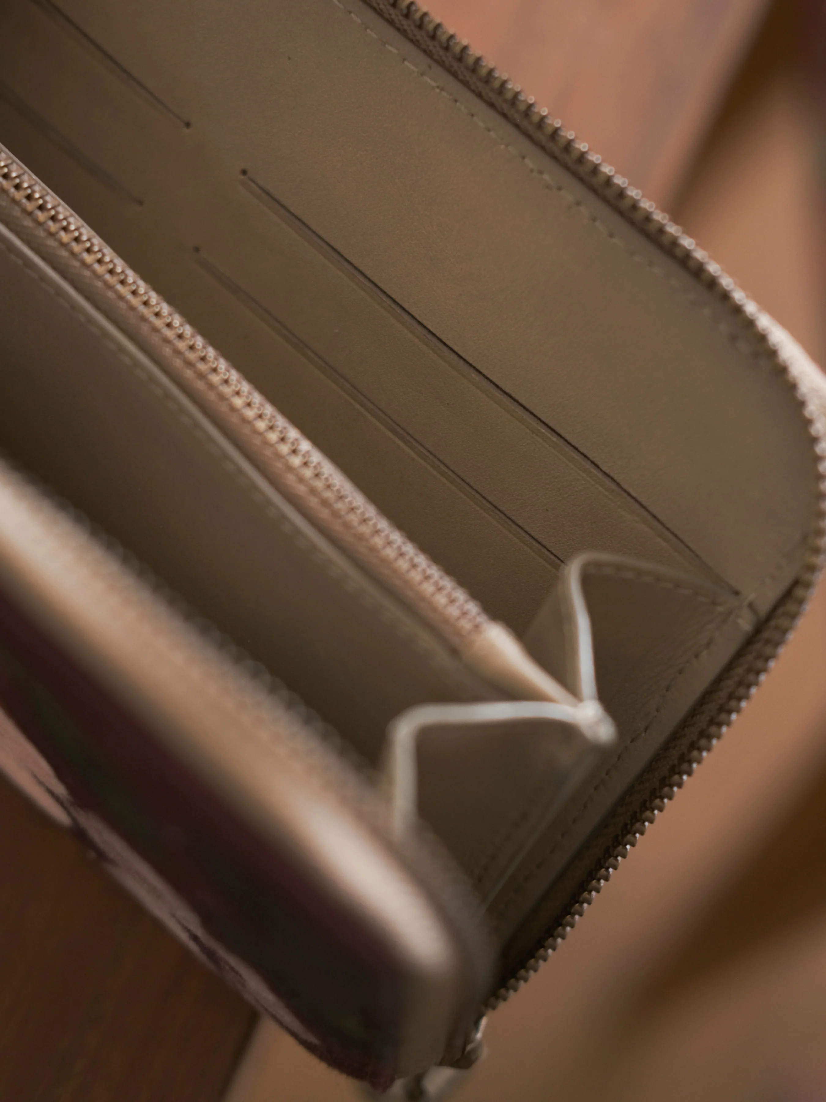 Wallet | Portrait of  Vase - Image 3